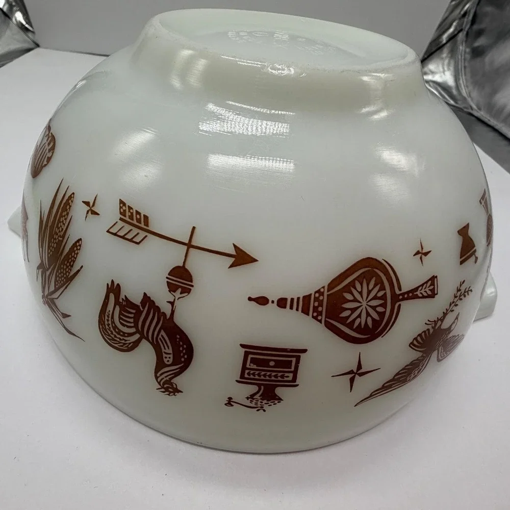 Pyrex Early American Cinderella Mixing Bowl 443 2.5 Qt Brown White Milk Glass
